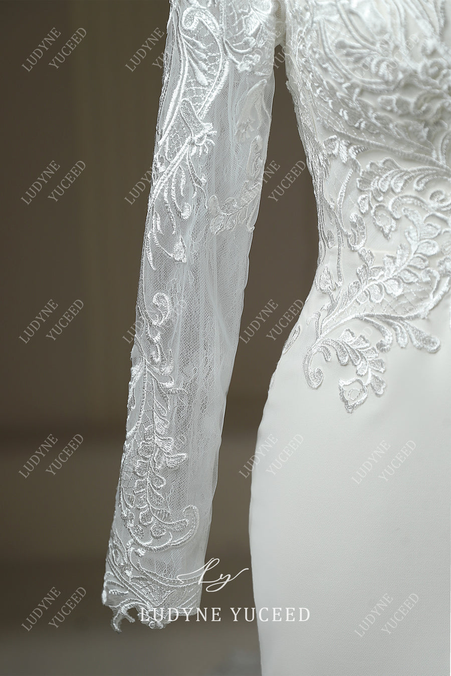 V-Neck Long Sleeve Sheath Appliqué Chapel Train Wedding Dress