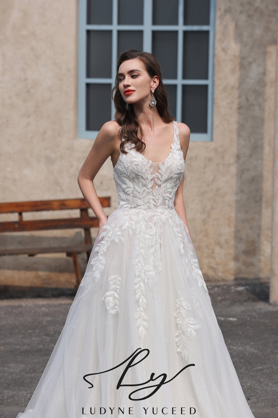 Abito da sposa a-line senza spalline in organza floreale 3D con maniche staccabili