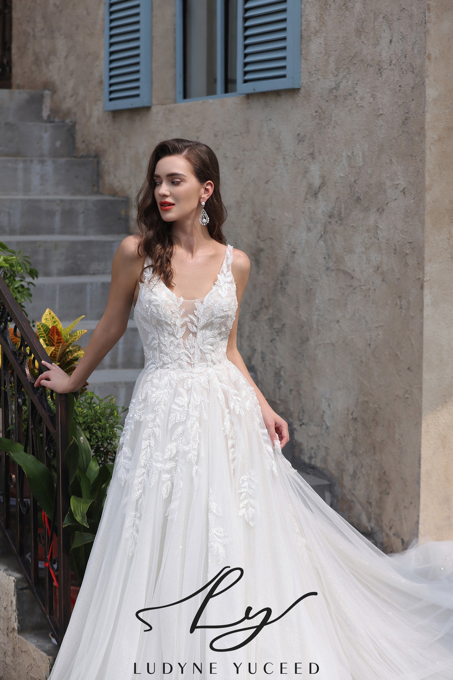 Abito da sposa a-line senza spalline in organza floreale 3D con maniche staccabili