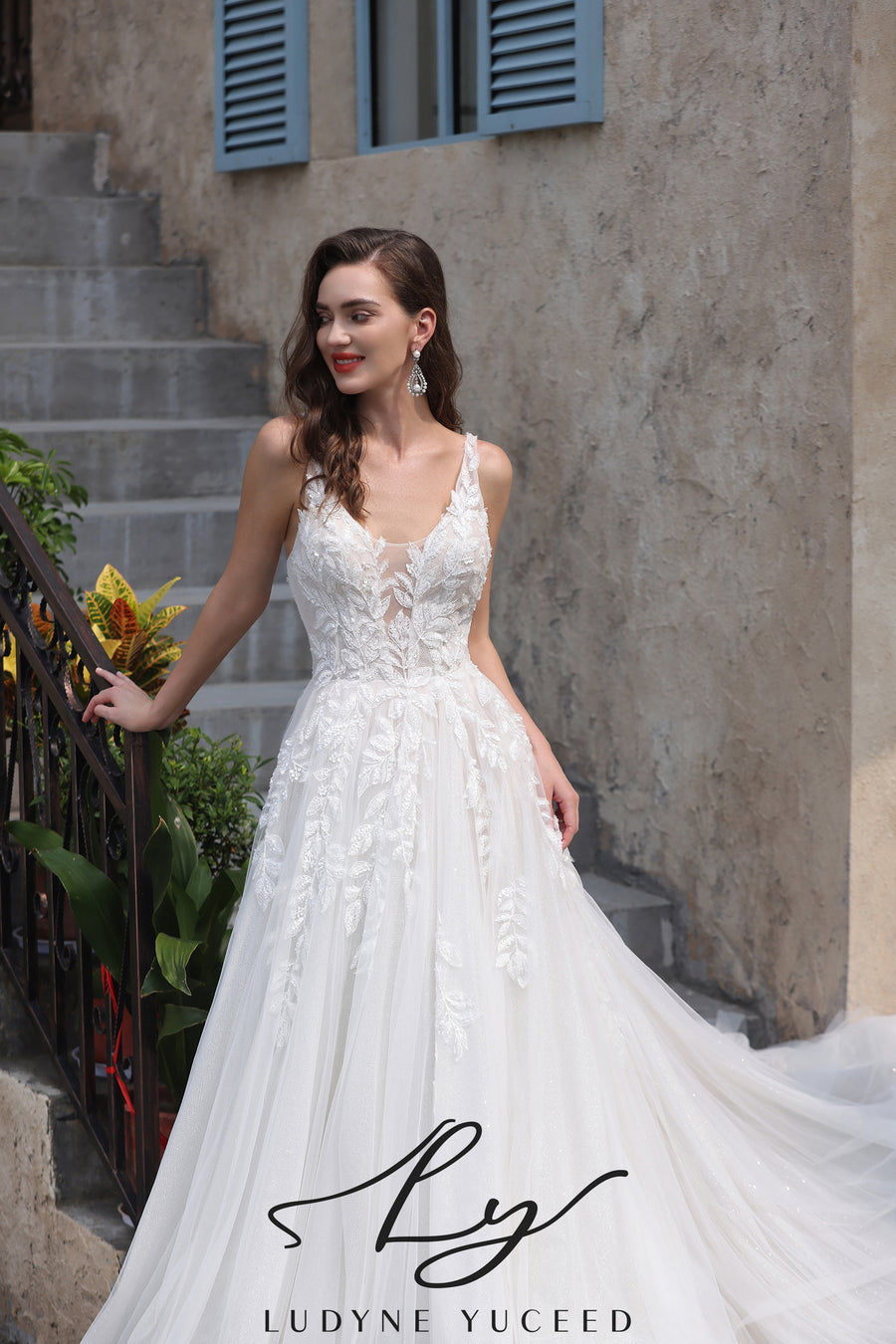 Abito da sposa a-line senza spalline in organza floreale 3D con maniche staccabili