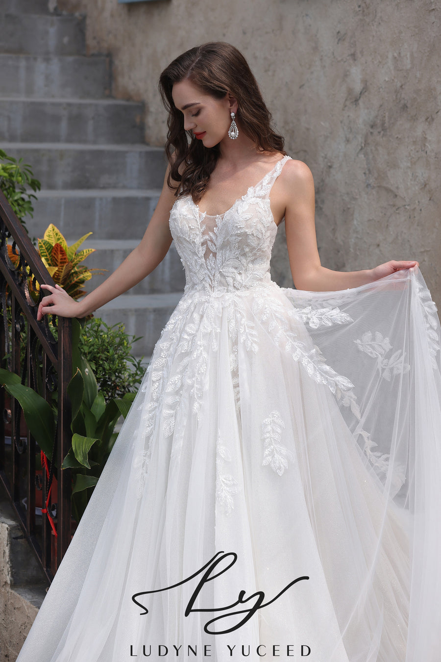 Abito da sposa a-line senza spalline in organza floreale 3D con maniche staccabili