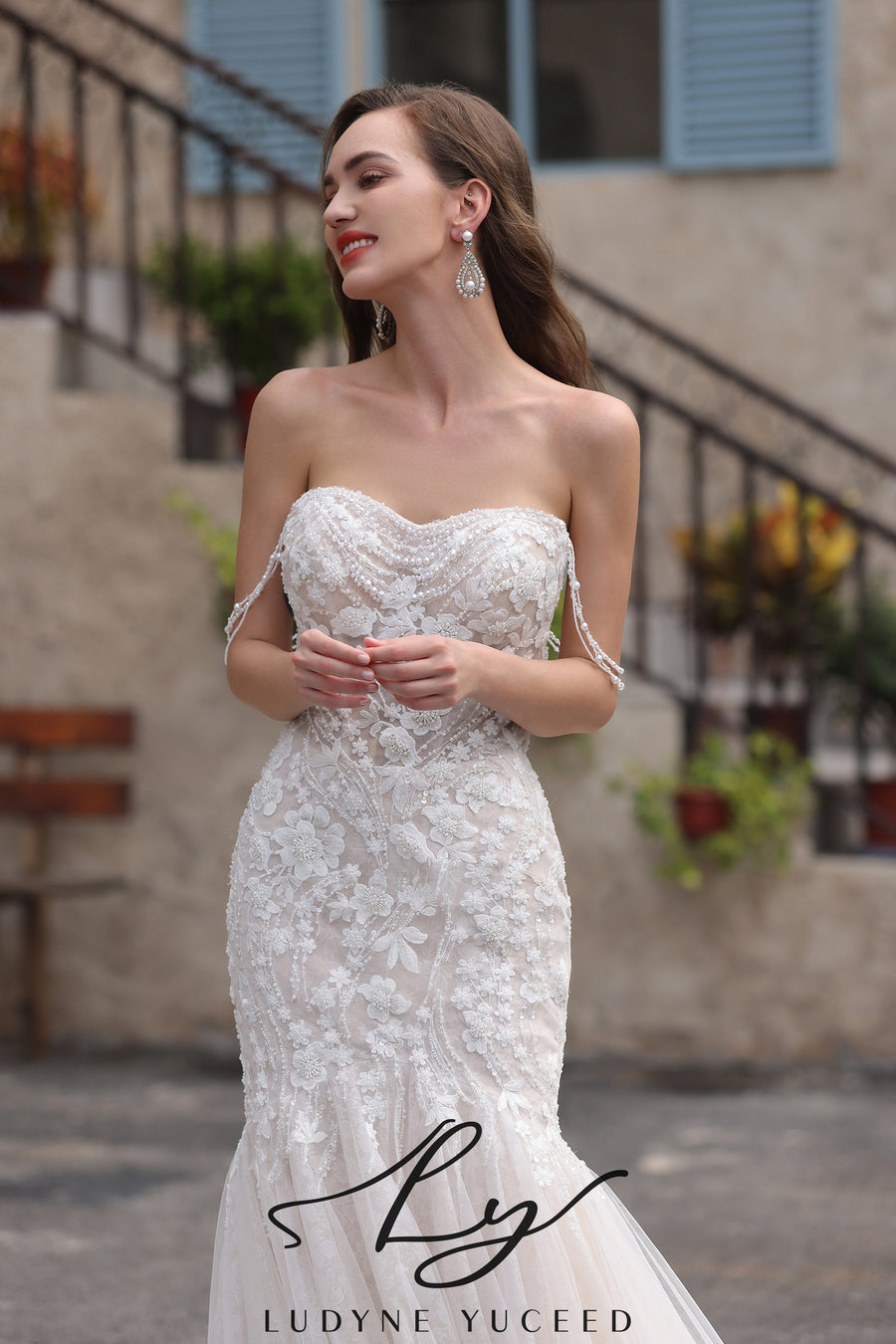 Vestido de novia de organza floral 3D sin tirantes con mangas desmontables
