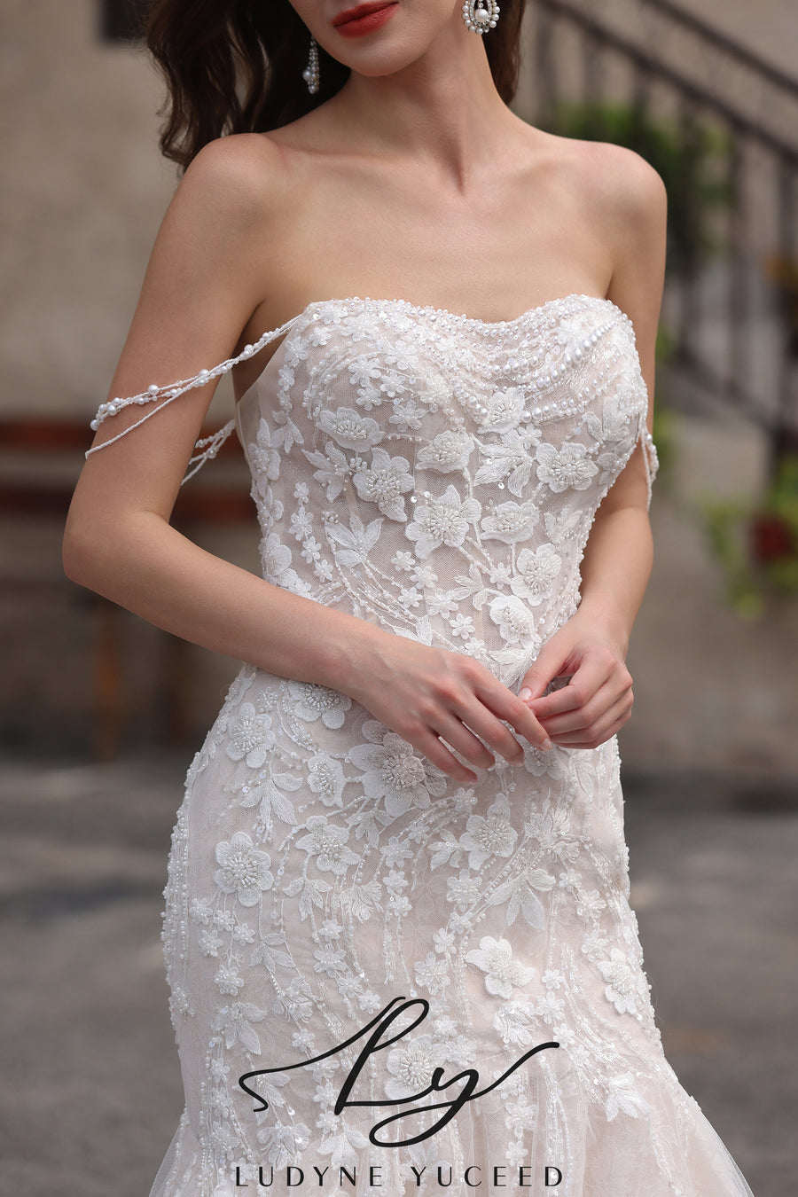 Vestido de novia de organza floral 3D sin tirantes con mangas desmontables