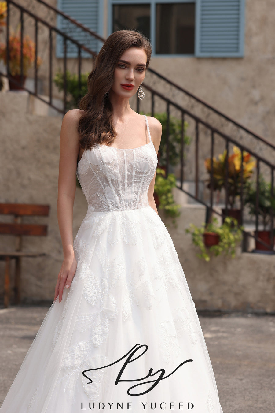 Abito da sposa a-line senza spalline in organza floreale 3D con maniche staccabili