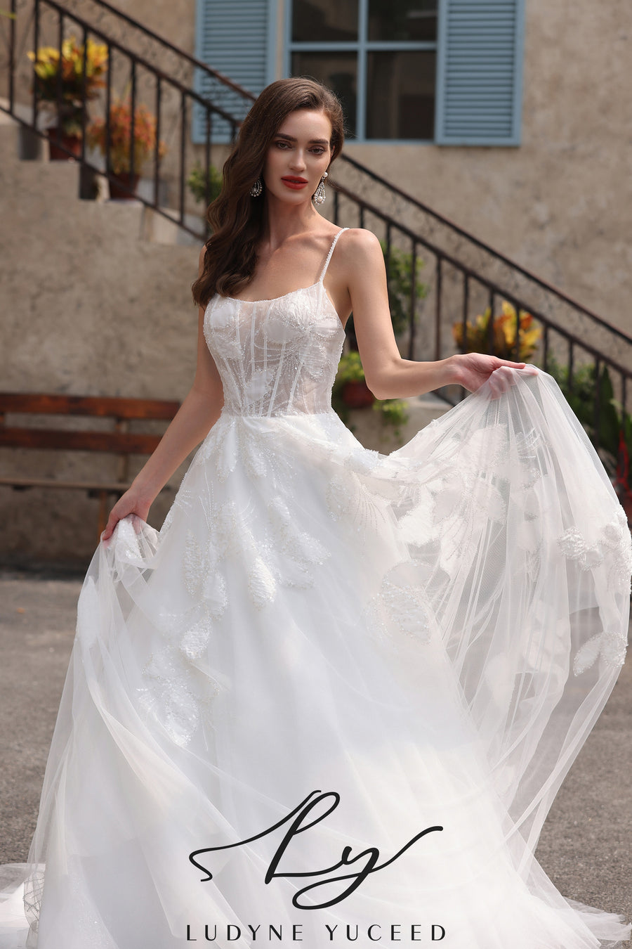 Abito da sposa a-line senza spalline in organza floreale 3D con maniche staccabili