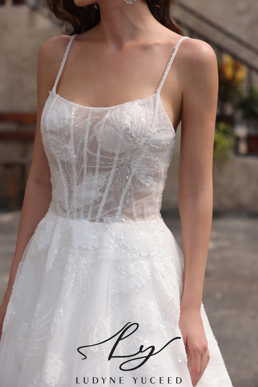 Abito da sposa a-line senza spalline in organza floreale 3D con maniche staccabili