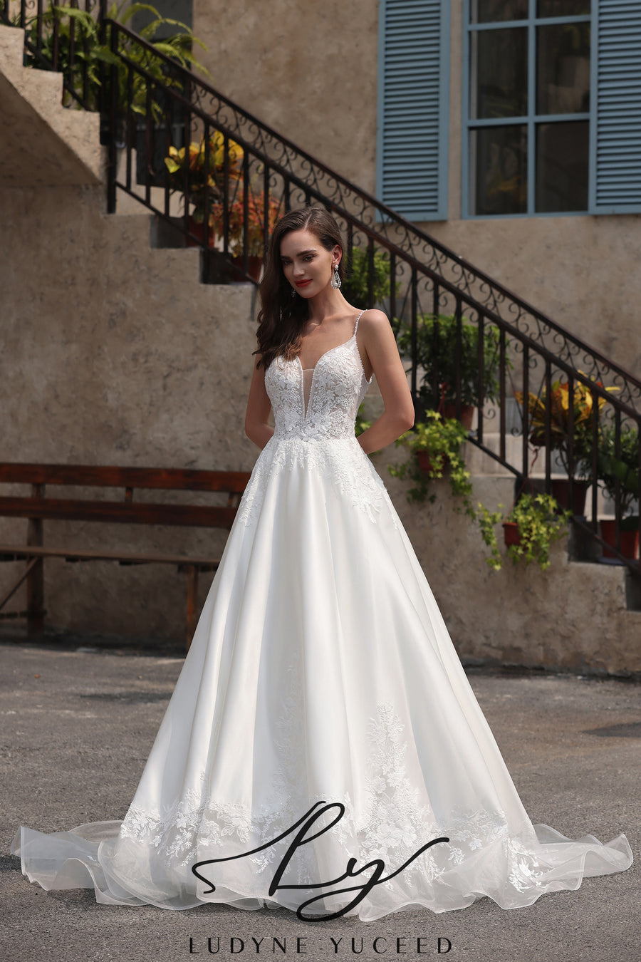 Abito da sposa a-line senza spalline in organza floreale 3D con maniche staccabili