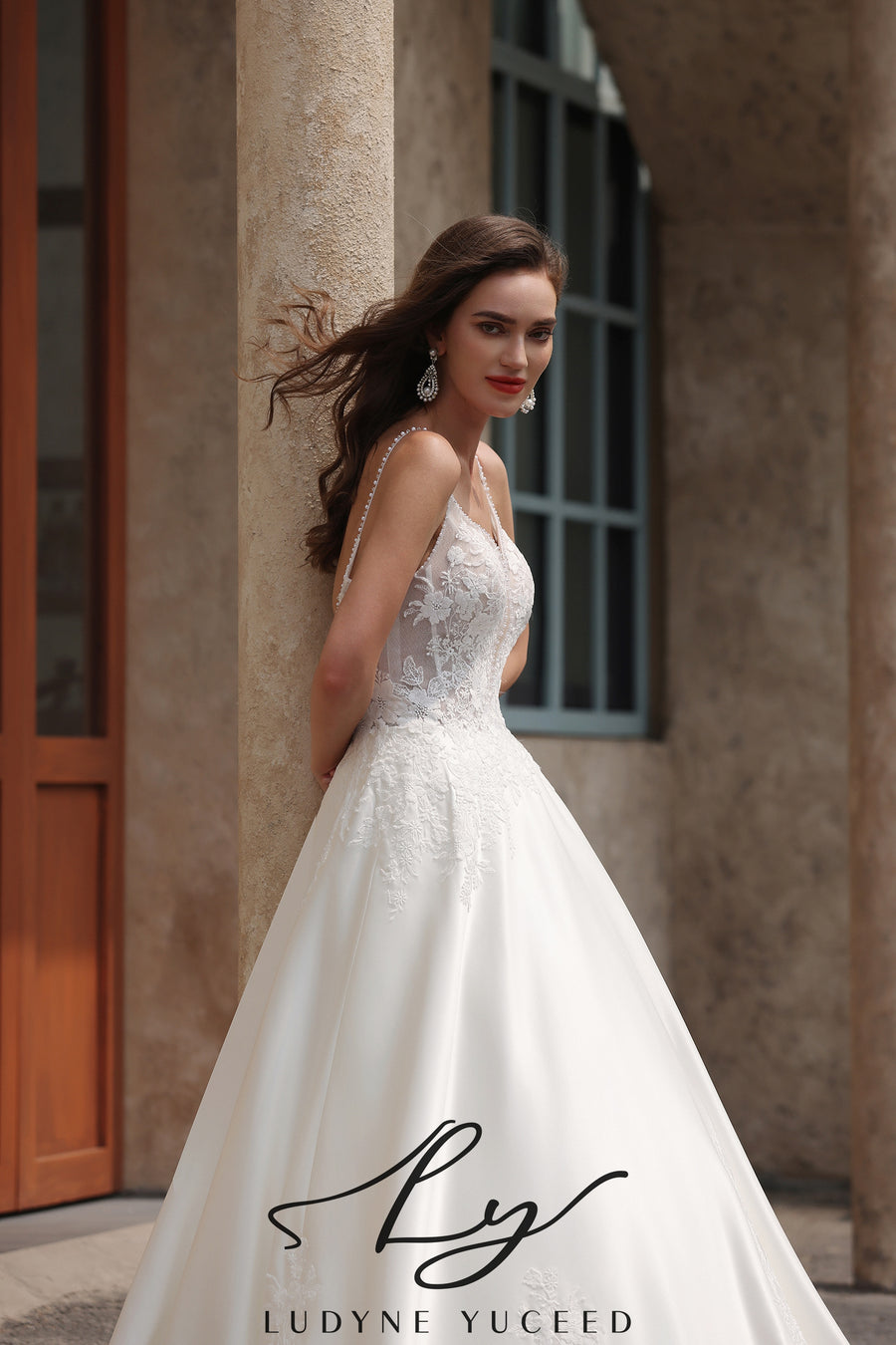 Abito da sposa a-line senza spalline in organza floreale 3D con maniche staccabili