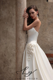 Vestido de novia de organza floral 3D sin tirantes con mangas desmontables