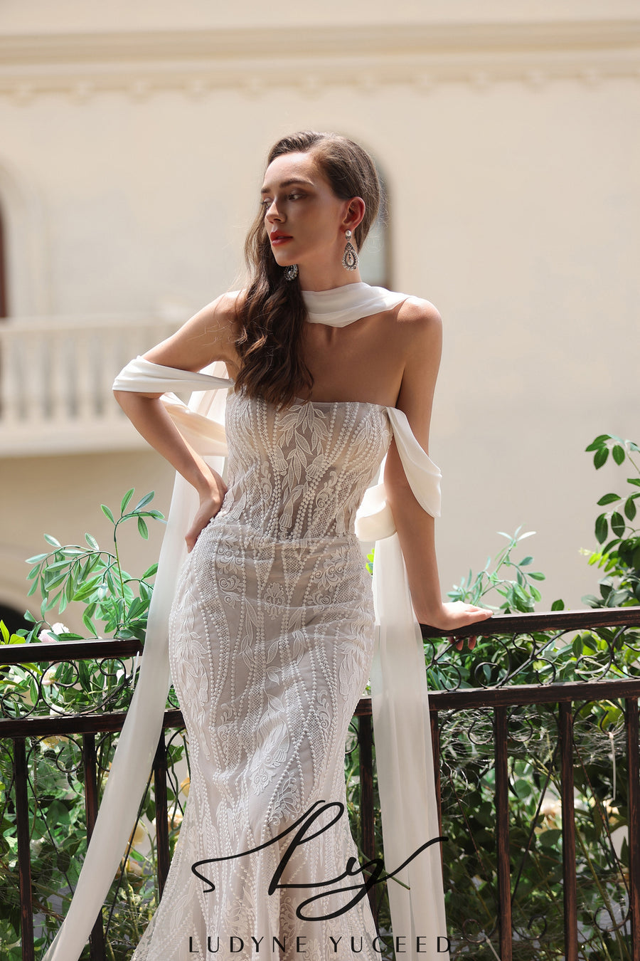 Vestido de novia de organza floral 3D sin tirantes con mangas desmontables