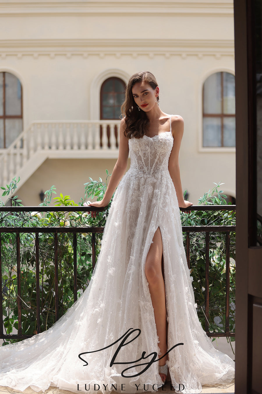 Abito da sposa a-line senza spalline in organza floreale 3D con maniche staccabili