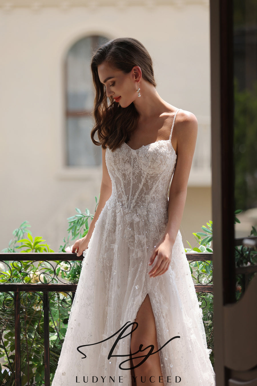 Abito da sposa a-line senza spalline in organza floreale 3D con maniche staccabili
