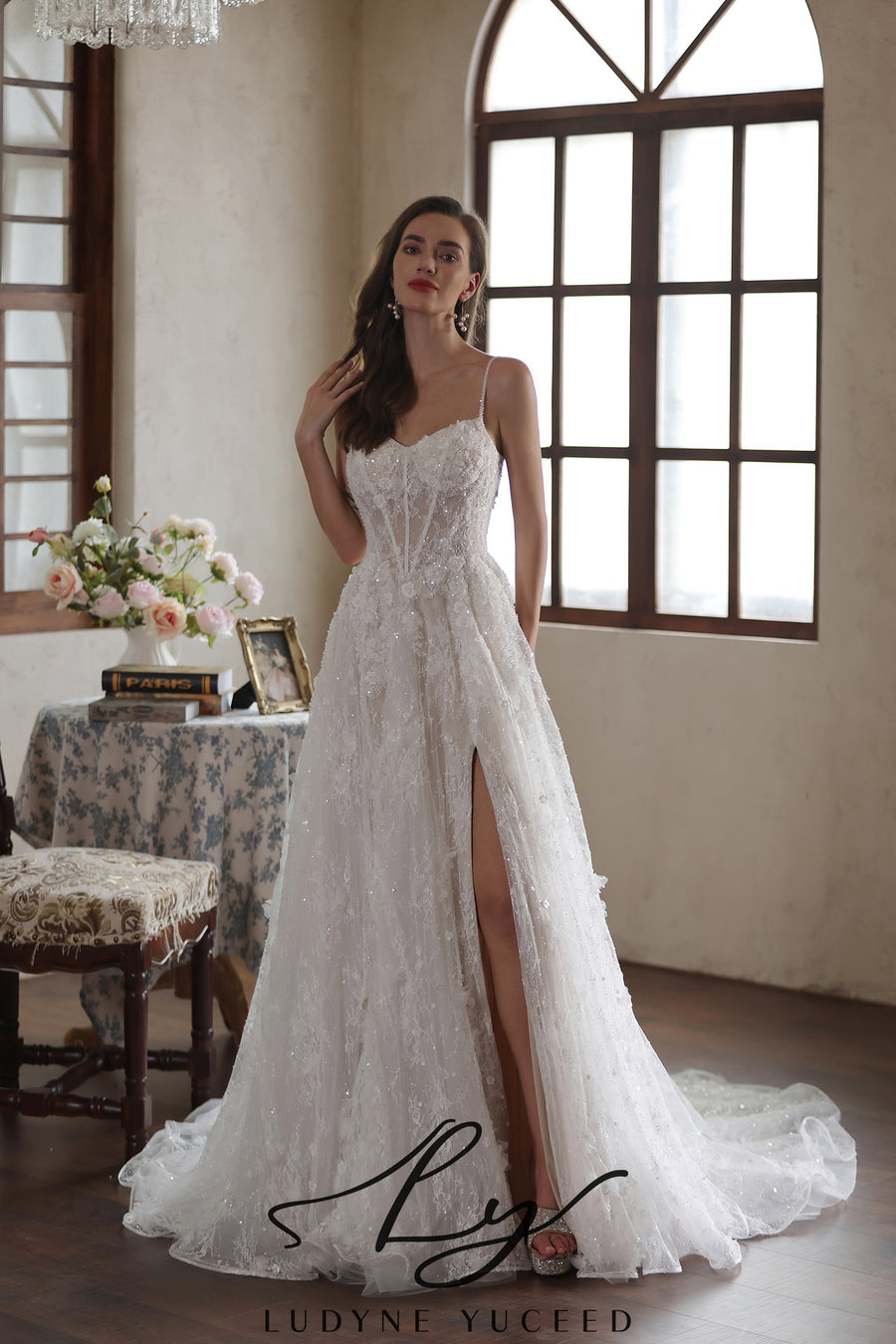 Abito da sposa a-line senza spalline in organza floreale 3D con maniche staccabili