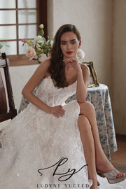 Abito da sposa a-line senza spalline in organza floreale 3D con maniche staccabili
