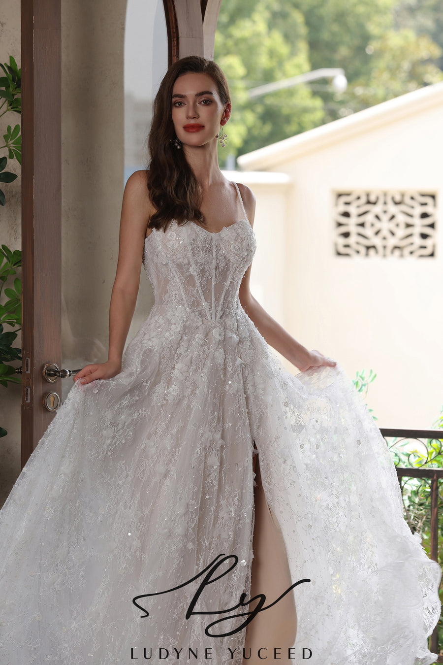 Abito da sposa a-line senza spalline in organza floreale 3D con maniche staccabili
