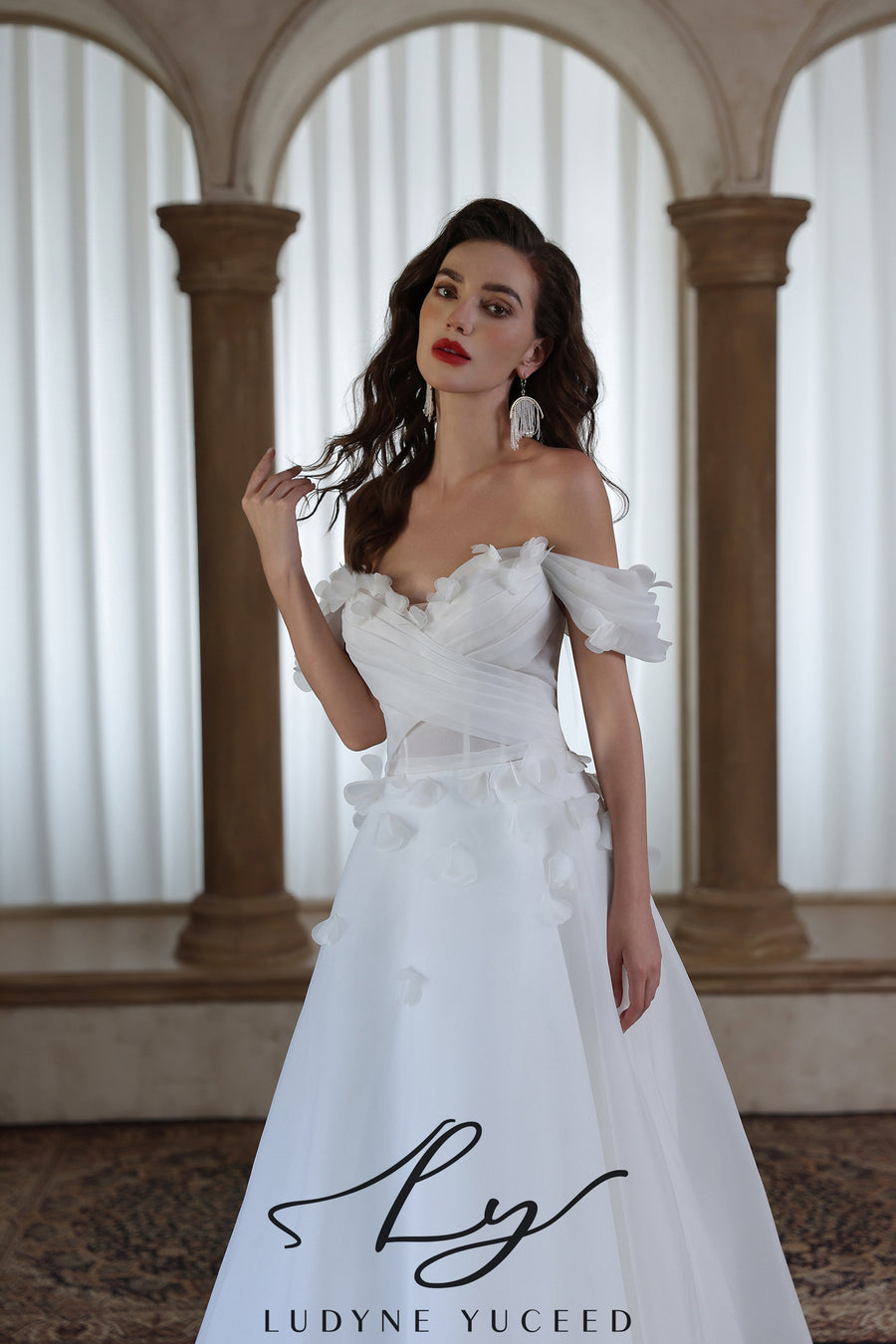 Abito da sposa a-line senza spalline in organza floreale 3D con maniche staccabili