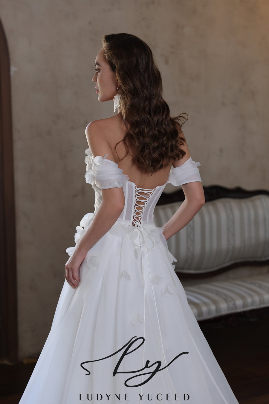 Abito da sposa a-line senza spalline in organza floreale 3D con maniche staccabili