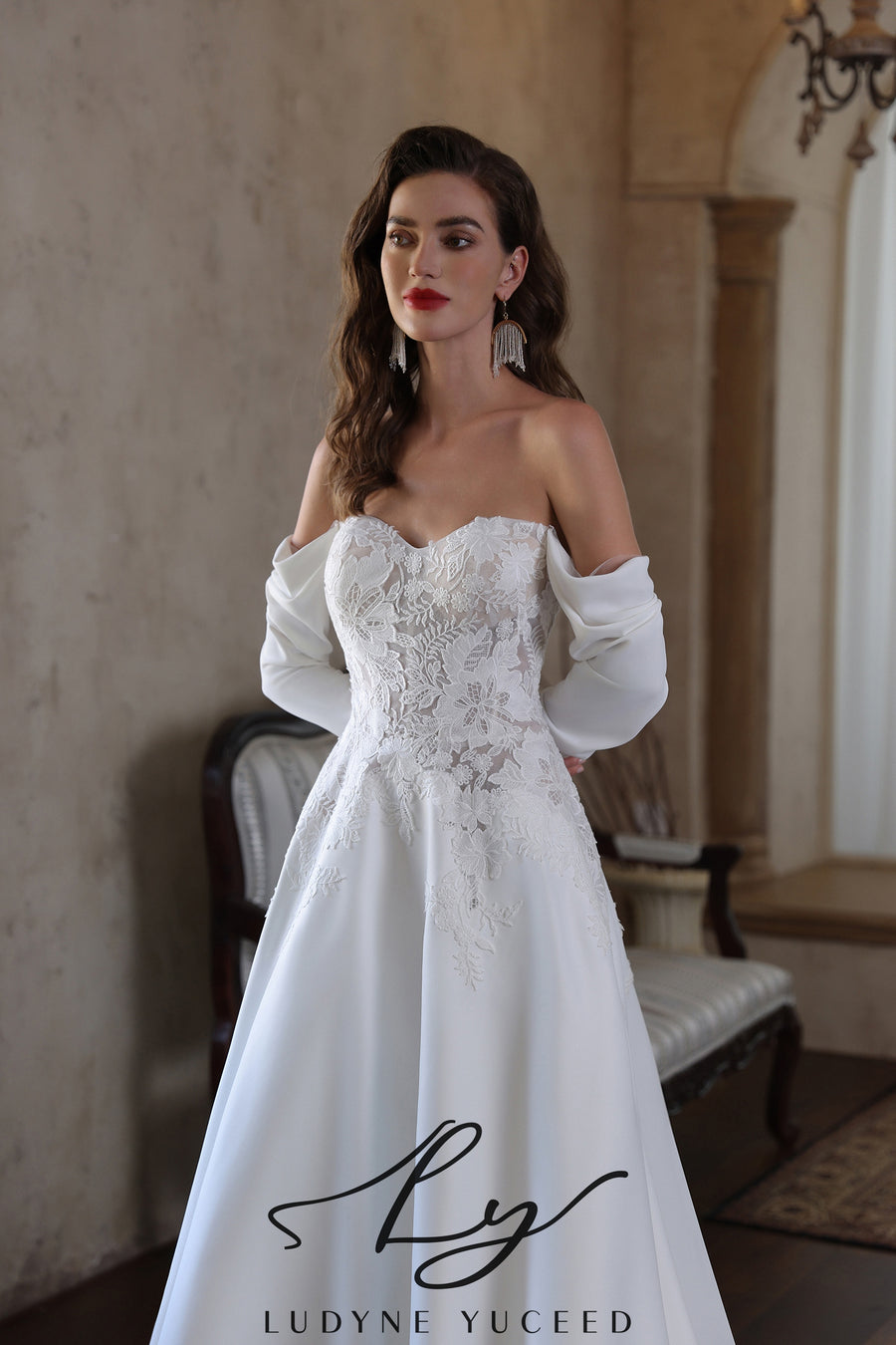 Abito da sposa a-line senza spalline in organza floreale 3D con maniche staccabili