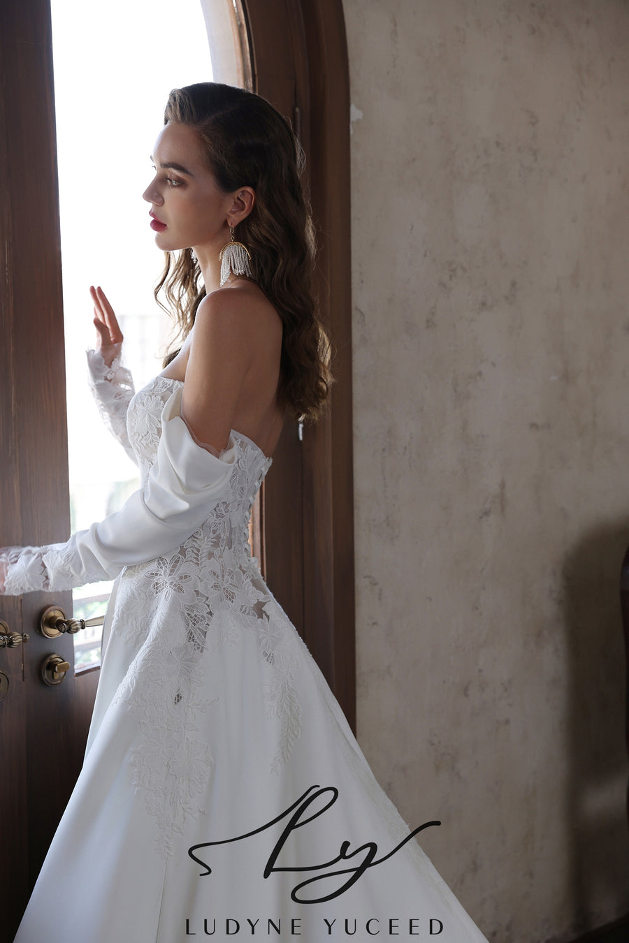 Abito da sposa a-line senza spalline in organza floreale 3D con maniche staccabili