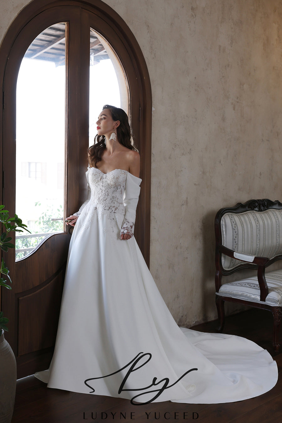Abito da sposa a-line senza spalline in organza floreale 3D con maniche staccabili