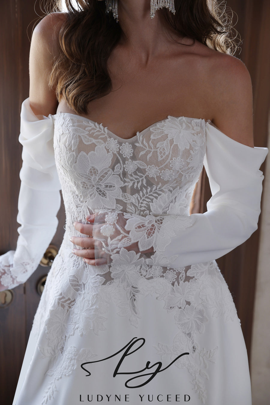 Abito da sposa a-line senza spalline in organza floreale 3D con maniche staccabili