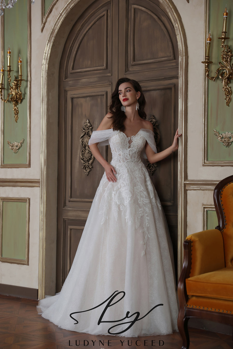 Abito da sposa a-line senza spalline in organza floreale 3D con maniche staccabili