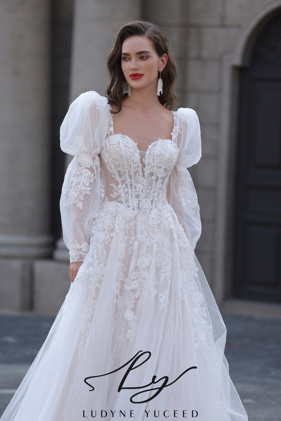 Vestido de novia de organza floral 3D sin tirantes con mangas desmontables