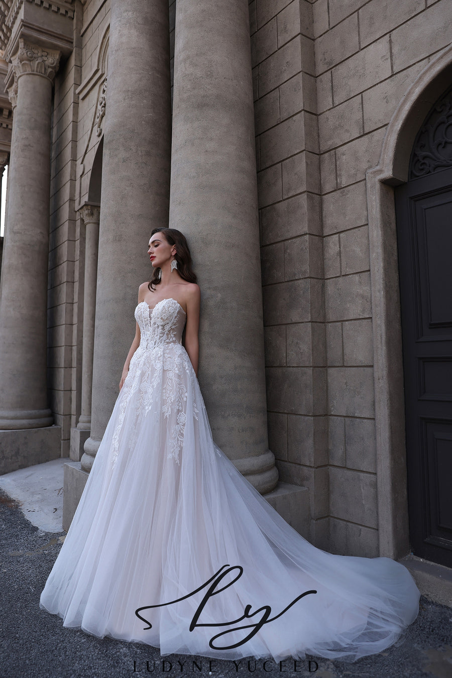 Vestido de novia de organza floral 3D sin tirantes con mangas desmontables