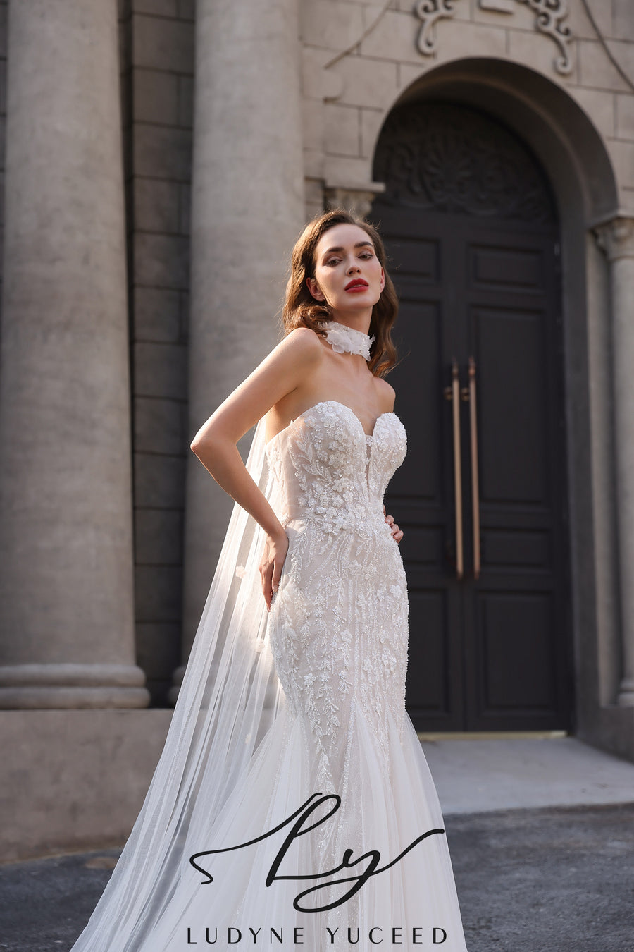 Vestido de novia de organza floral 3D sin tirantes con mangas desmontables