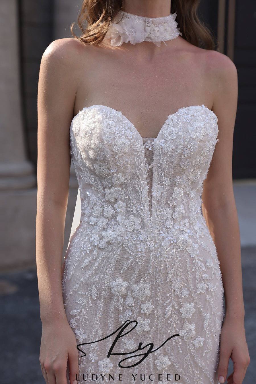 Vestido de novia de organza floral 3D sin tirantes con mangas desmontables