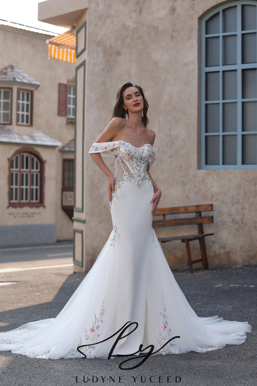 Abito da sposa a-line senza spalline in organza floreale 3D con maniche staccabili