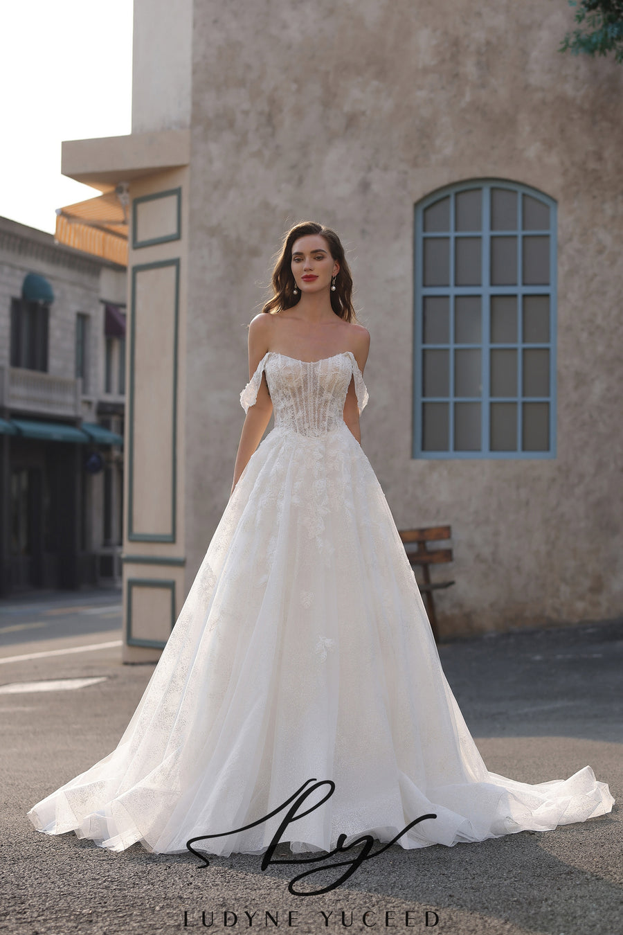 Abito da sposa a-line senza spalline in organza floreale 3D con maniche staccabili