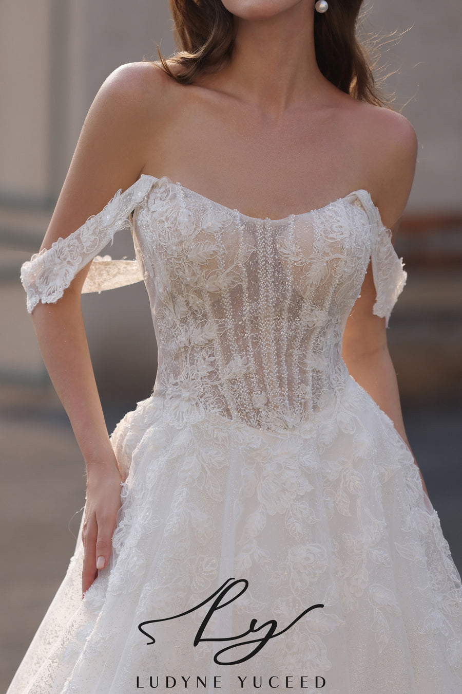 Abito da sposa a-line senza spalline in organza floreale 3D con maniche staccabili