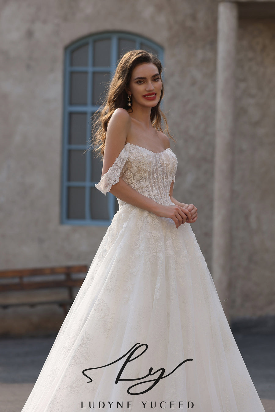 Abito da sposa a-line senza spalline in organza floreale 3D con maniche staccabili