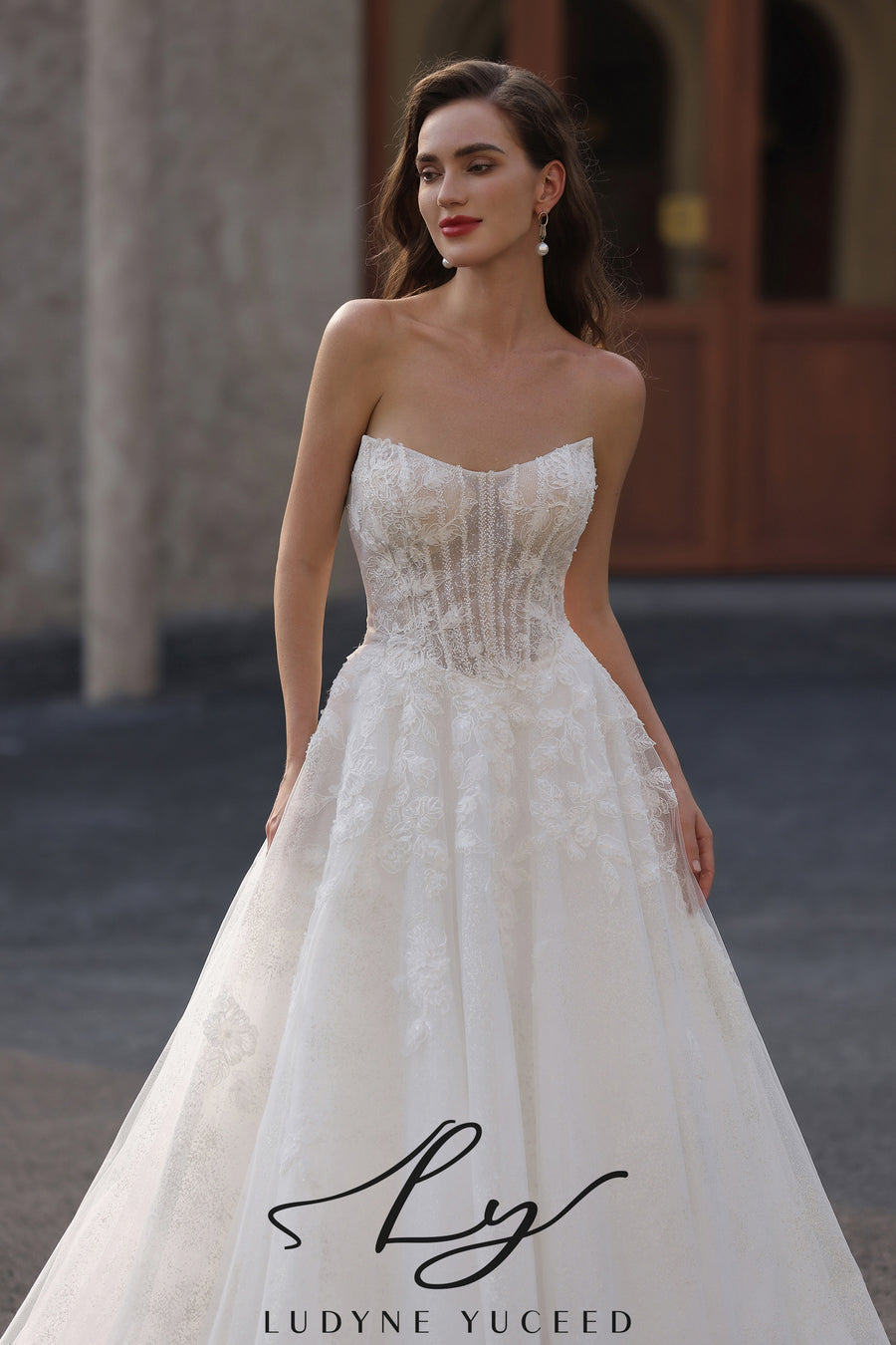 Abito da sposa a-line senza spalline in organza floreale 3D con maniche staccabili