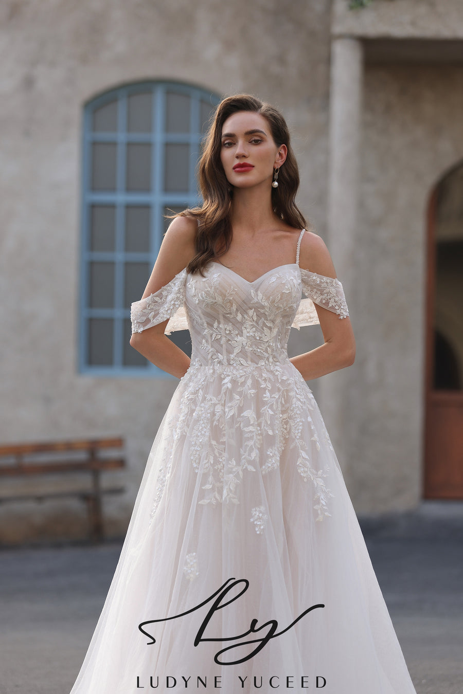 Abito da sposa a-line senza spalline in organza floreale 3D con maniche staccabili