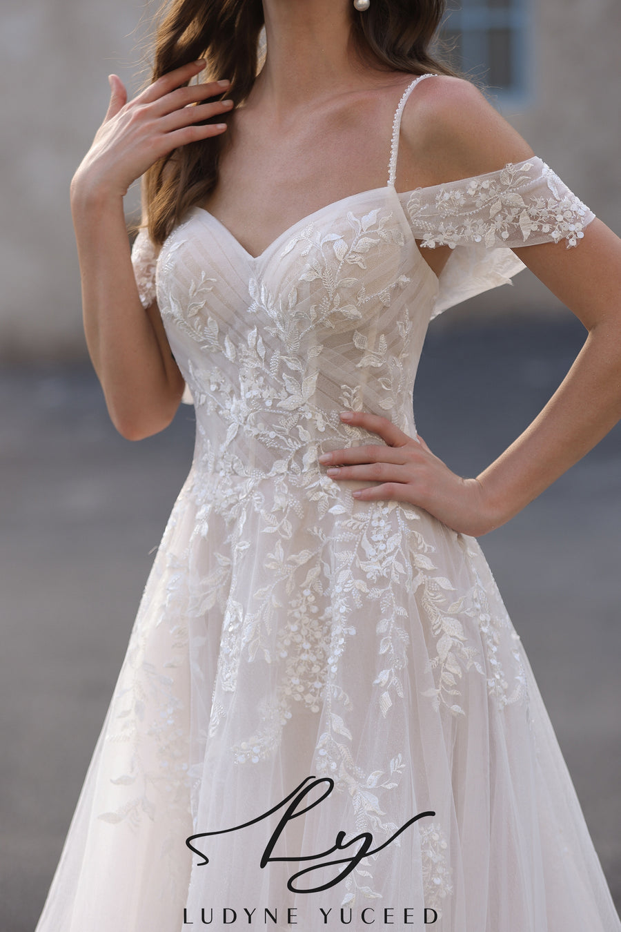 Abito da sposa a-line senza spalline in organza floreale 3D con maniche staccabili
