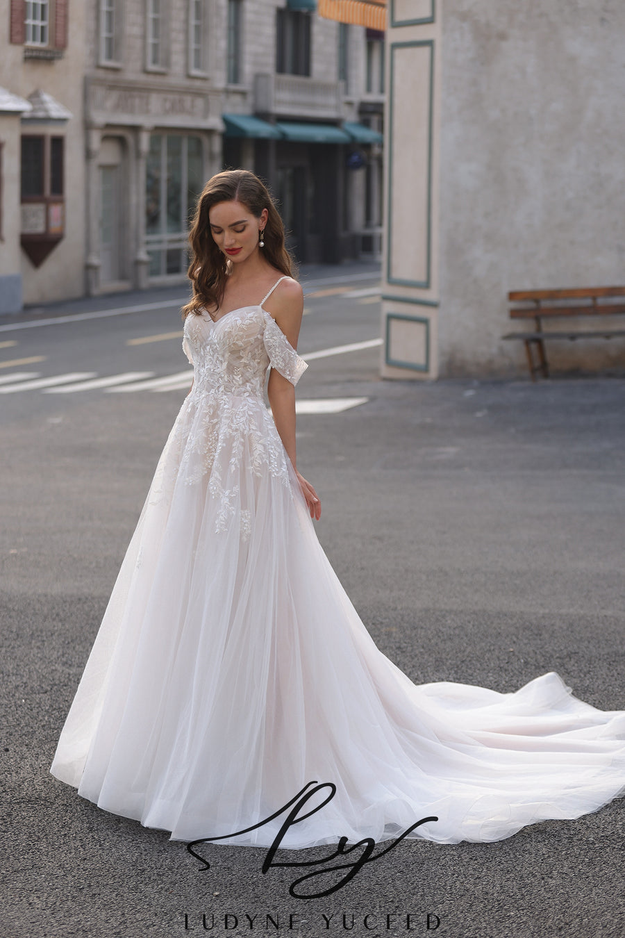 Abito da sposa a-line senza spalline in organza floreale 3D con maniche staccabili