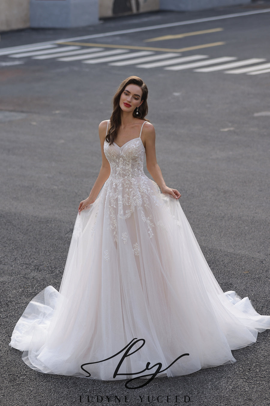 Abito da sposa a-line senza spalline in organza floreale 3D con maniche staccabili