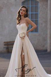 Abito da sposa a-line senza spalline in organza floreale 3D con maniche staccabili