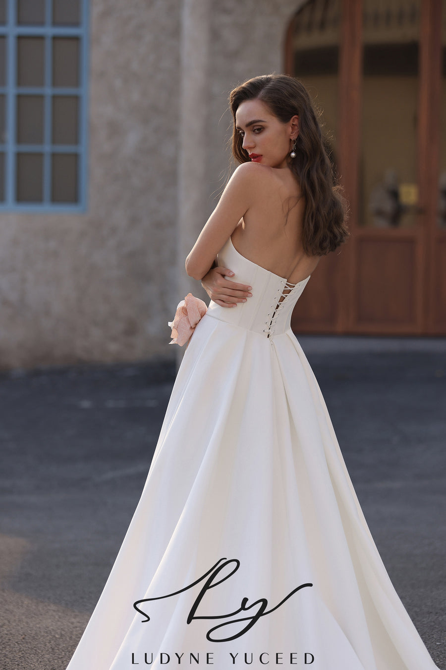 Abito da sposa a-line senza spalline in organza floreale 3D con maniche staccabili