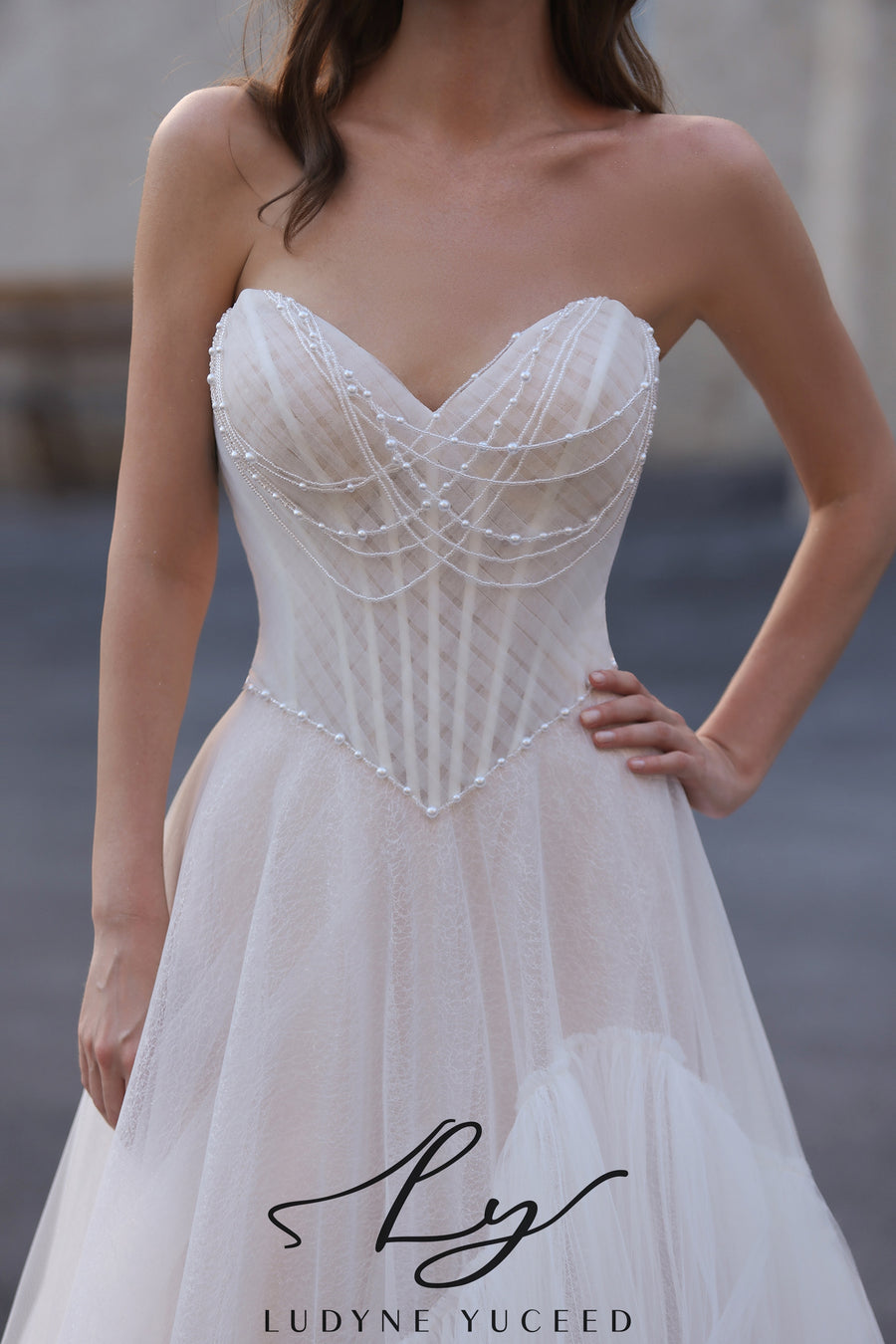 Abito da sposa a-line senza spalline in organza floreale 3D con maniche staccabili