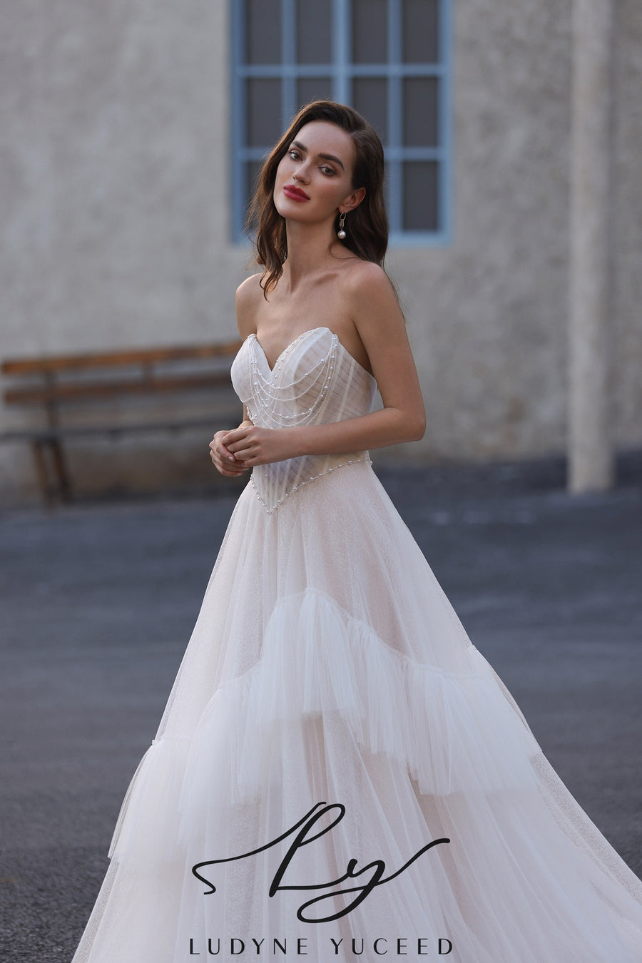 Abito da sposa a-line senza spalline in organza floreale 3D con maniche staccabili