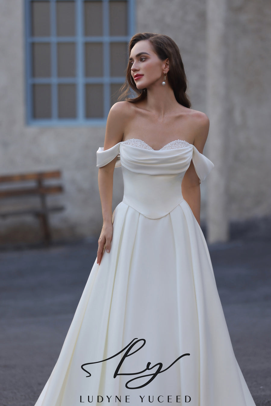 Abito da sposa a-line senza spalline in organza floreale 3D con maniche staccabili