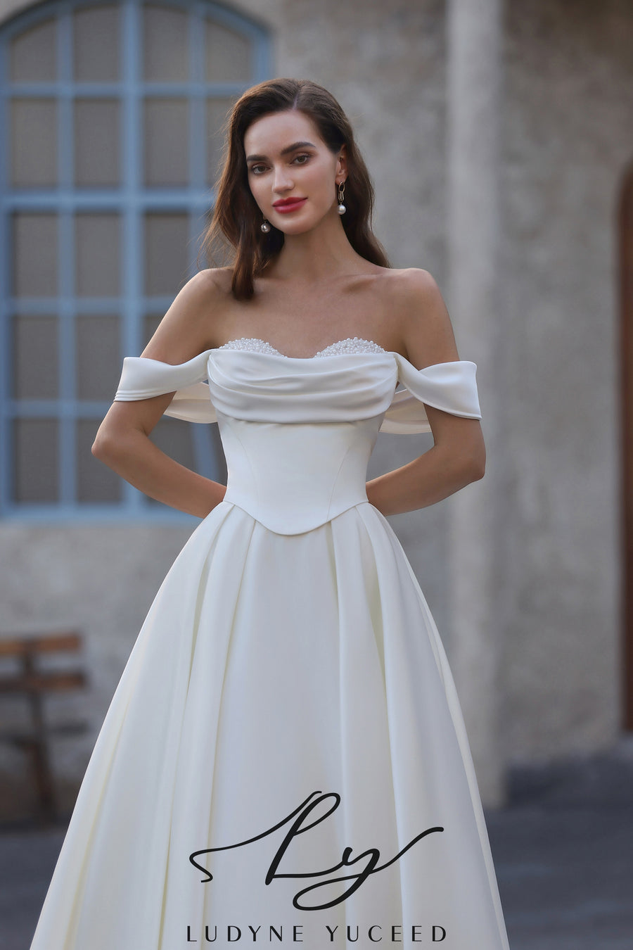 Abito da sposa a-line senza spalline in organza floreale 3D con maniche staccabili