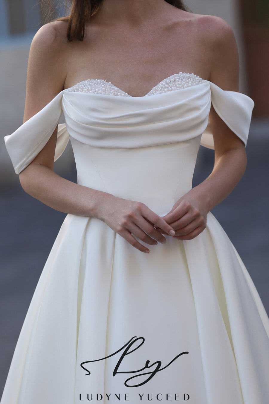 Abito da sposa a-line senza spalline in organza floreale 3D con maniche staccabili