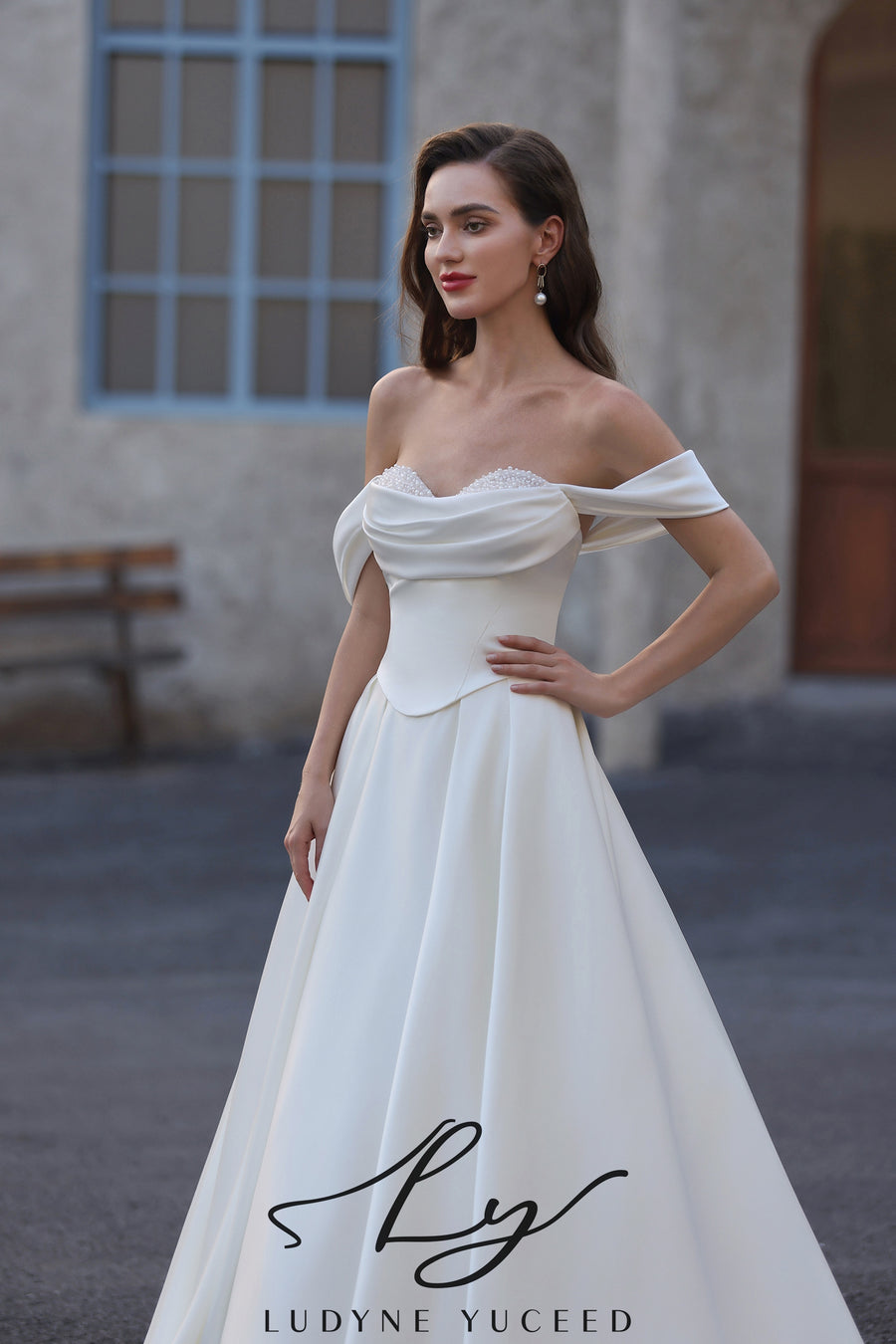 Abito da sposa a-line senza spalline in organza floreale 3D con maniche staccabili