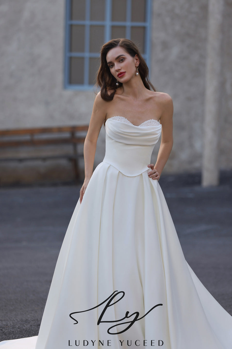 Abito da sposa a-line senza spalline in organza floreale 3D con maniche staccabili