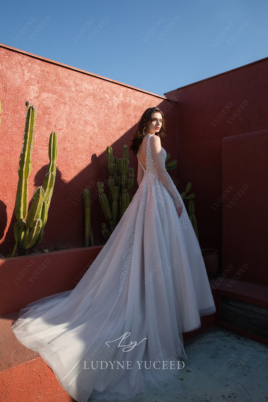 Classic Ballgown V Neck Detachable Long Sleeves Wedding Dress