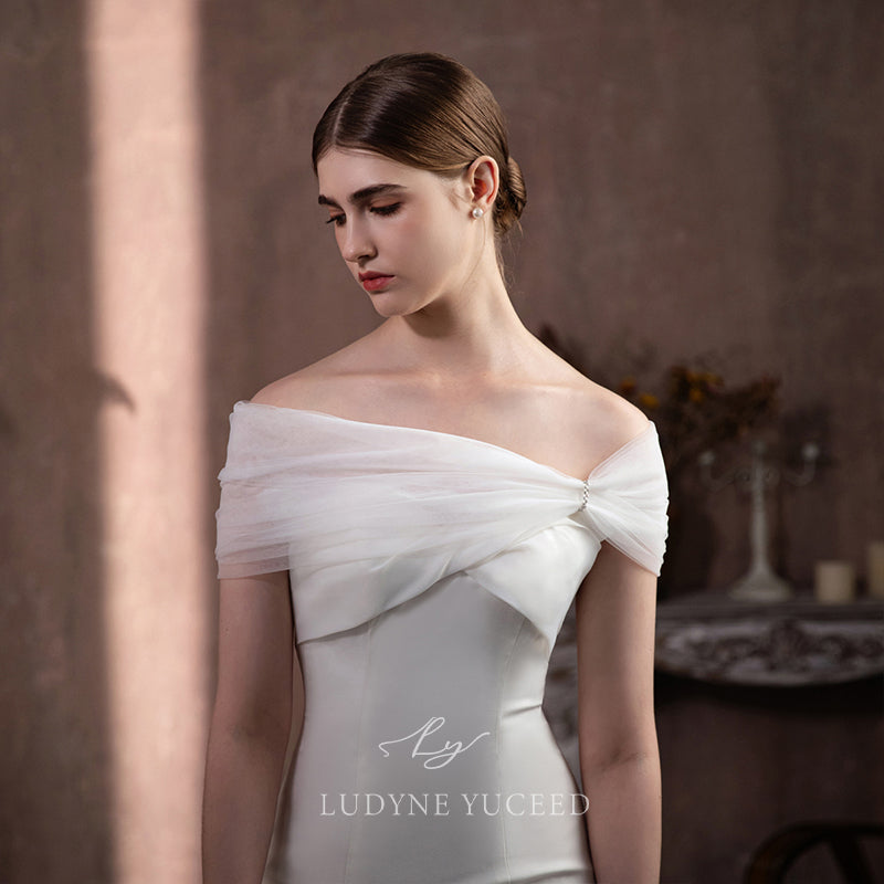 Simple Off-the-shoulder Tulle Bridal Cape